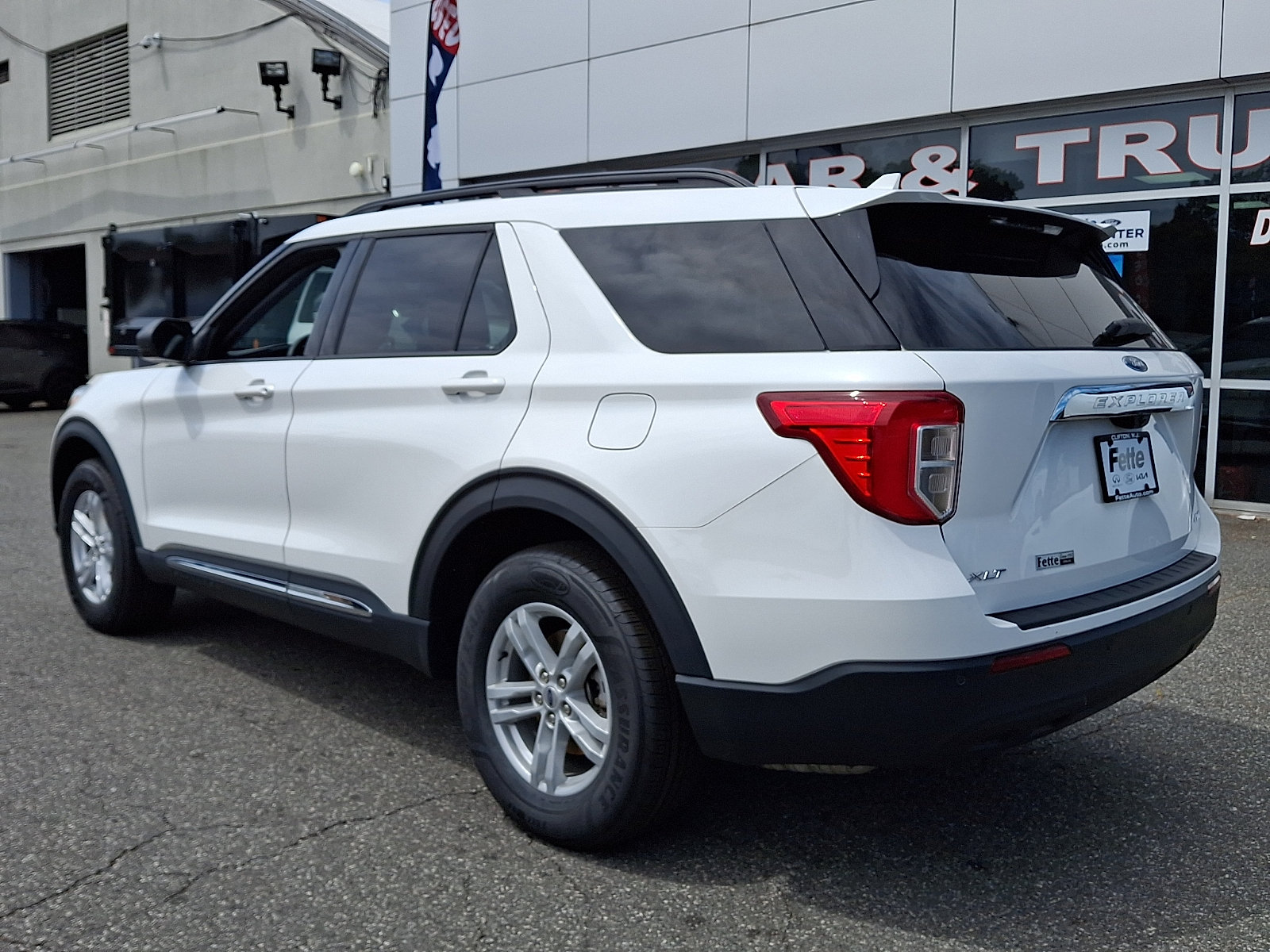 Certified 2024 Ford Explorer XLT AWD/4WD image 6
