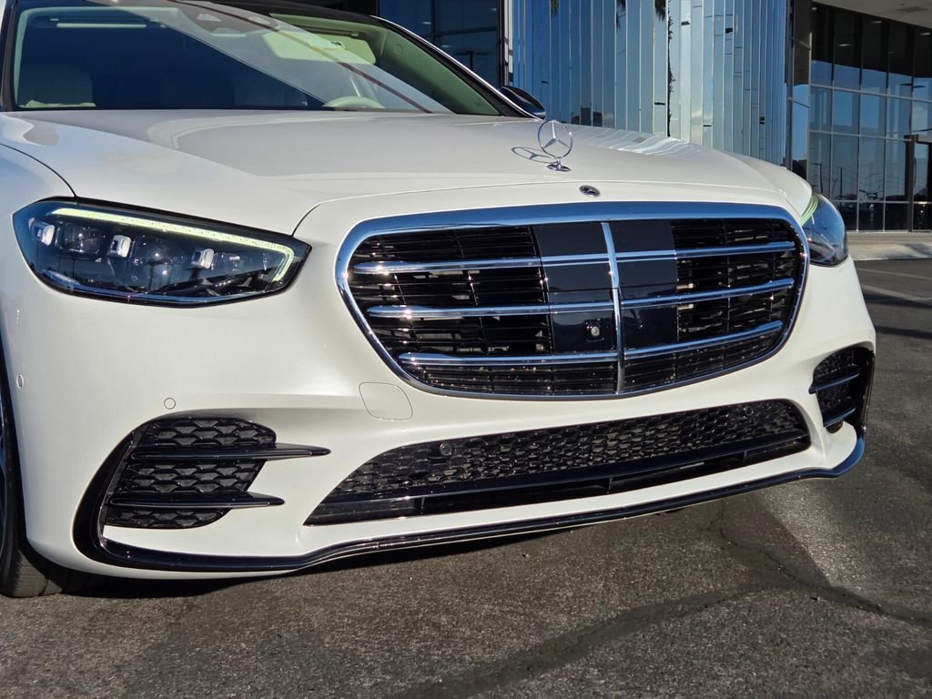 Used 2025 Mercedes-Benz S 580e 4MATIC Sedan image 28