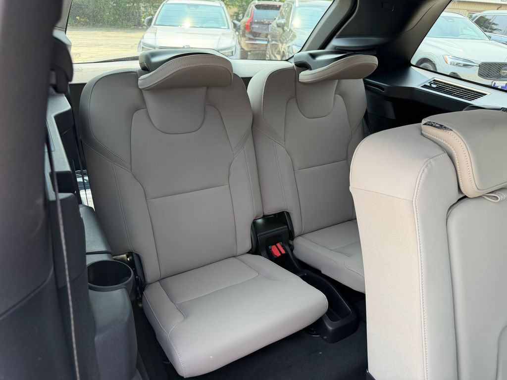 New 2026 Volvo XC90 T8 Plus w/ Protection Package Premier AWD/4WD image 12