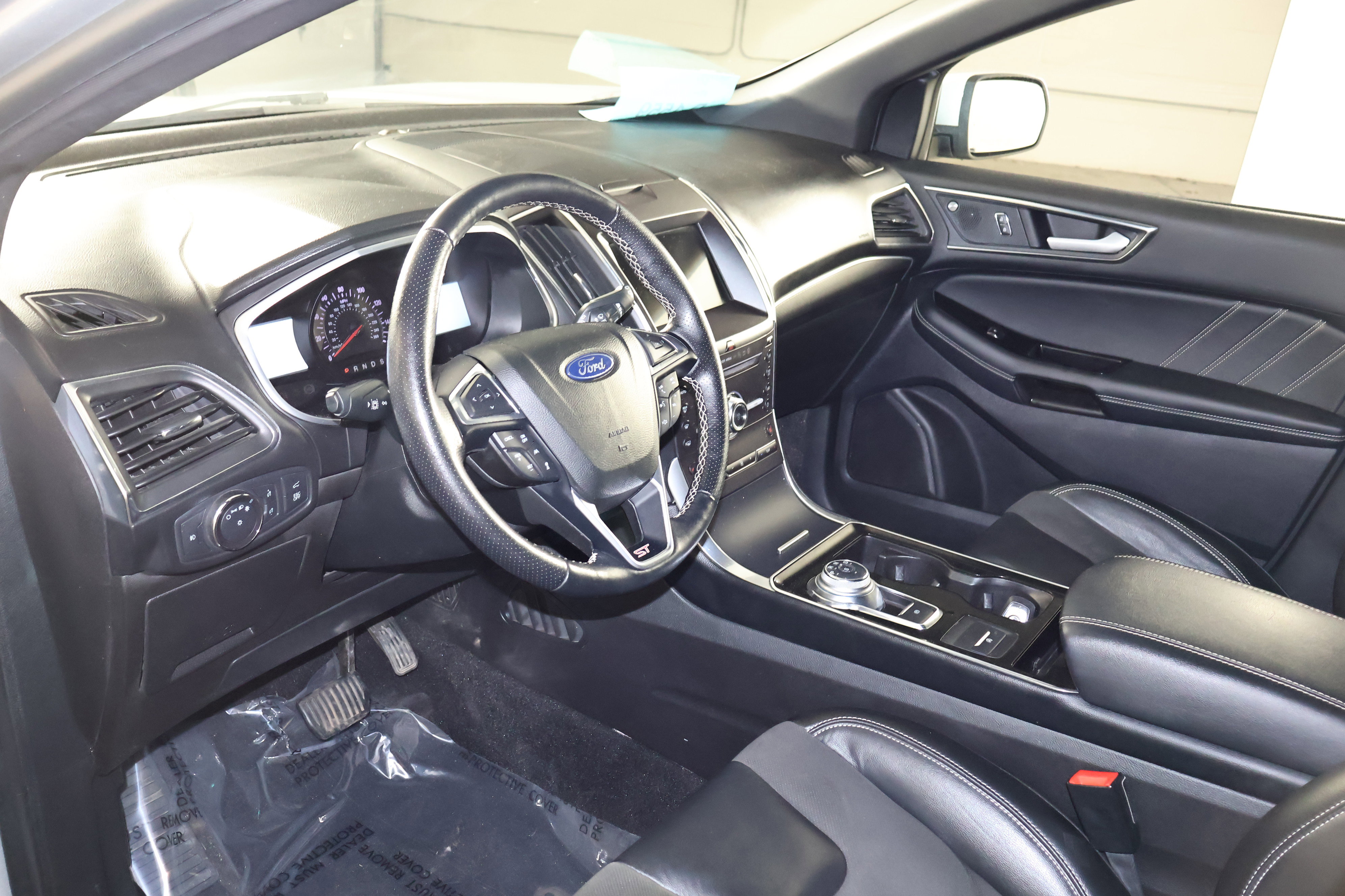 Used 2019 Ford Edge ST w/ Convenience Package image 2