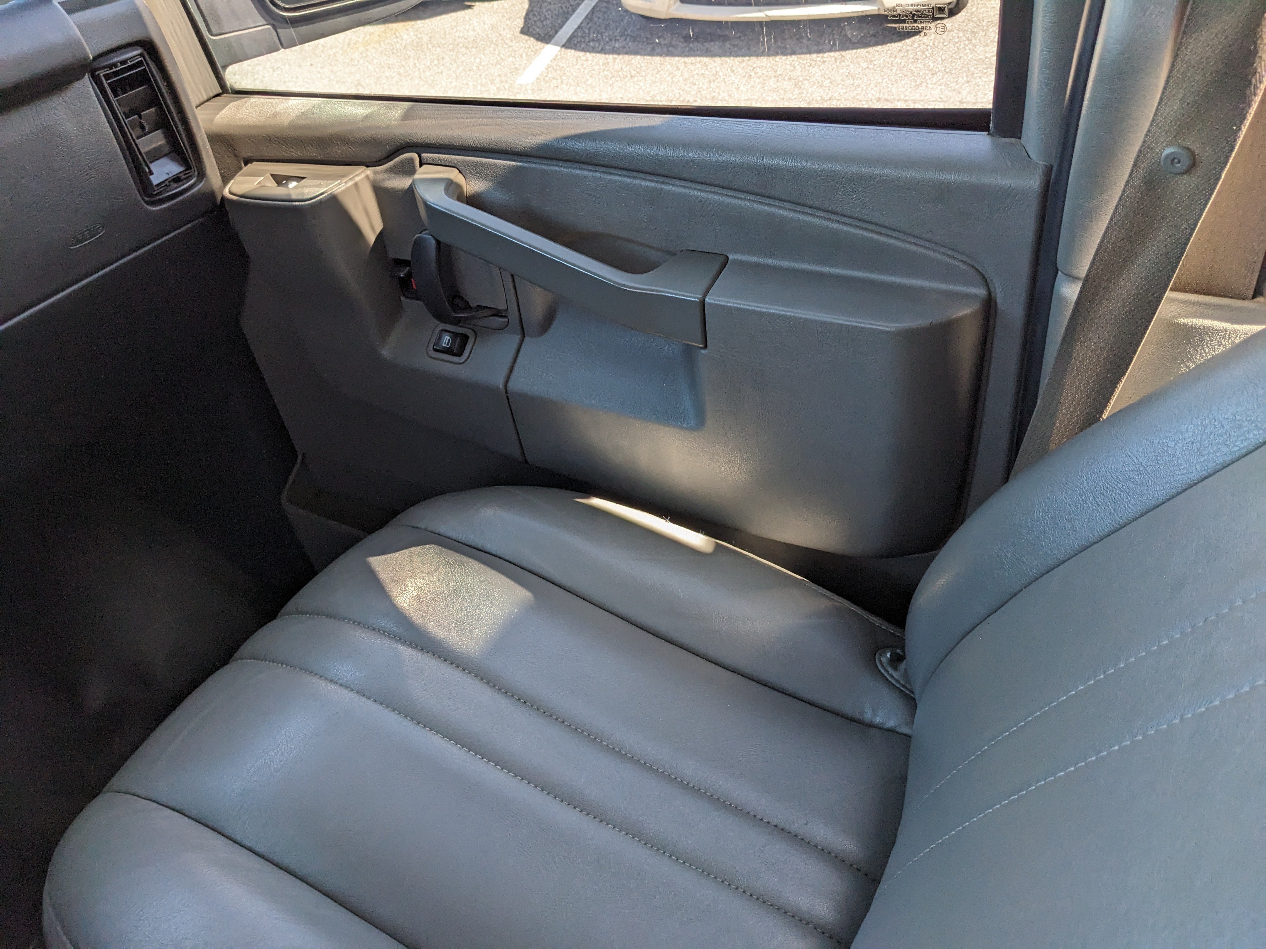 Used 2019 Chevrolet Express 2500 RWD image 20