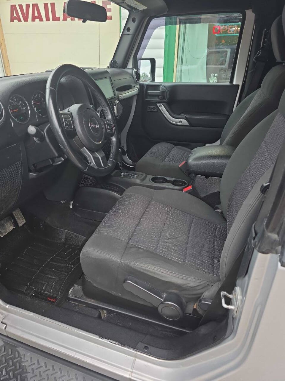 Used 2012 Jeep Wrangler Sahara AWD/4WD image 9