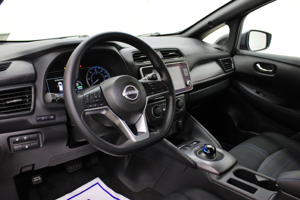 Used 2025 Nissan Leaf S FWD image 15