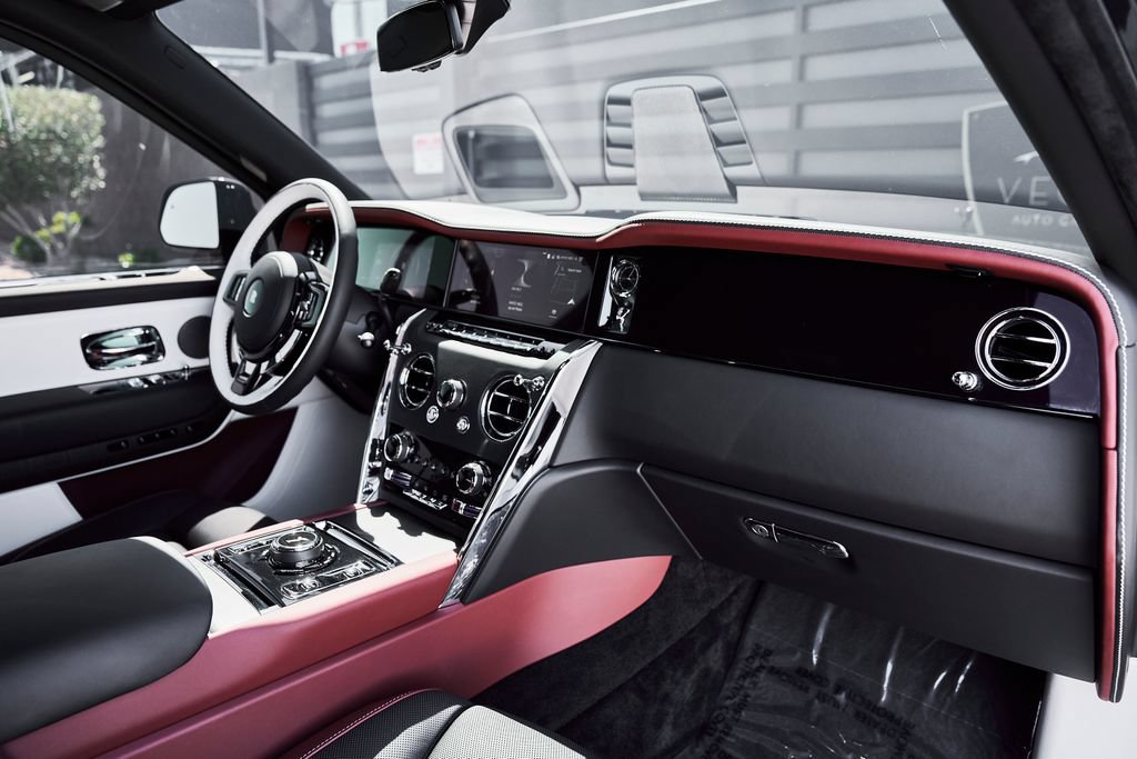 Used 2026 Rolls-Royce Cullinan AWD/4WD image 45