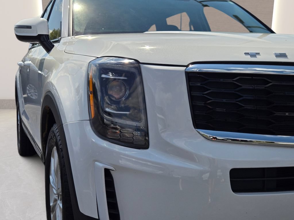 Used 2022 Kia Telluride LX FWD image 2