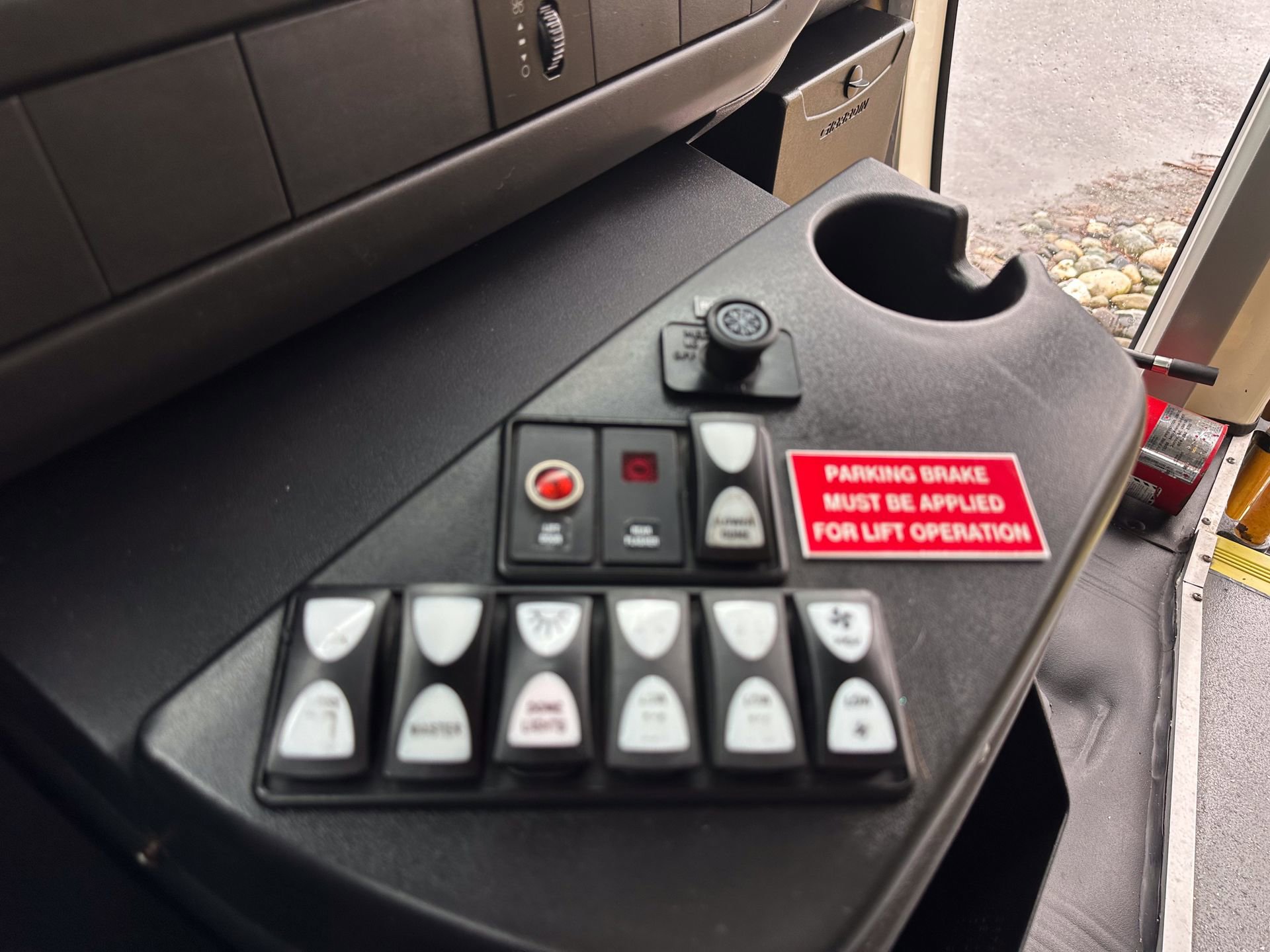 Used 2014 Chevrolet Express 4500 RWD image 16