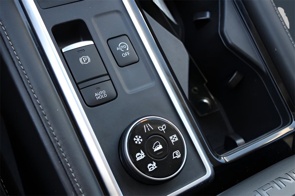 Used 2022 Nissan Pathfinder SL w/ SL Black Package image 18