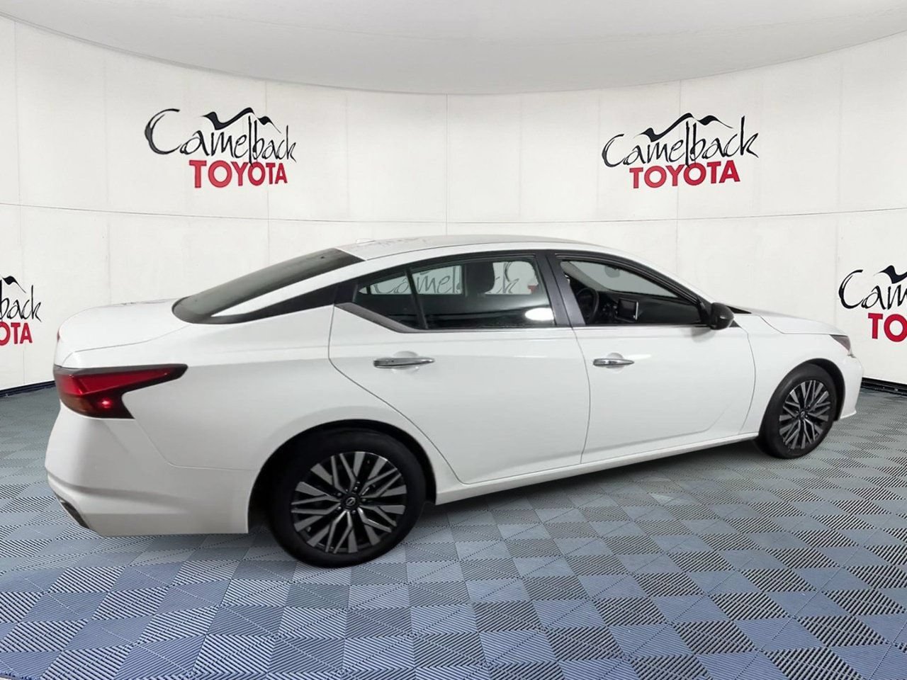 Used 2025 Nissan Altima 2.5 SV FWD image 3