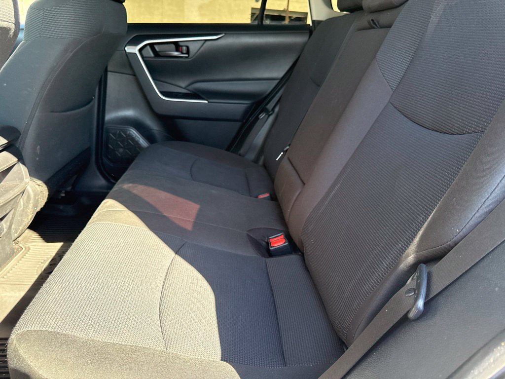 Certified 2021 Toyota RAV4 LE AWD/4WD image 32