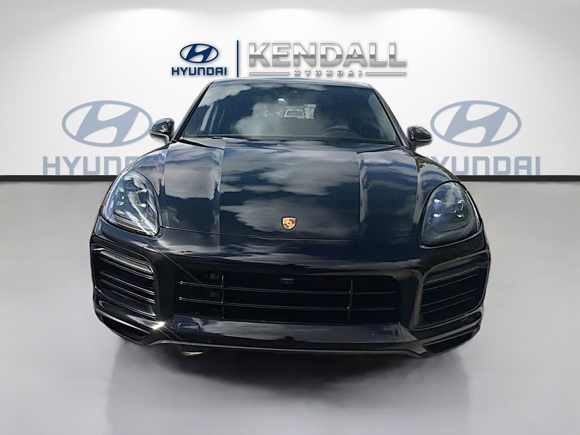 Used 2023 Porsche Cayenne Platinum Edition image 2