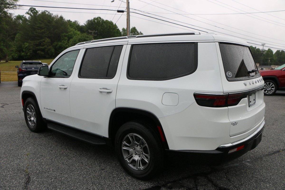 Used 2023 Jeep Wagoneer 2WD image 4