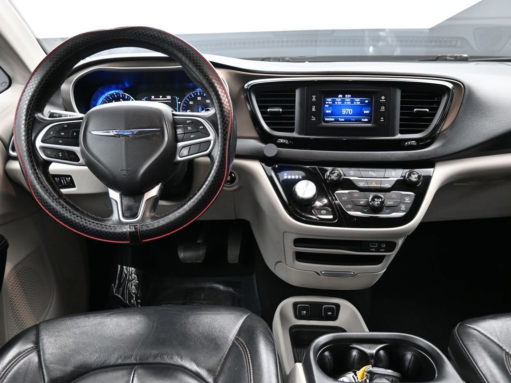 Used 2017 Chrysler Pacifica Touring-L image 19