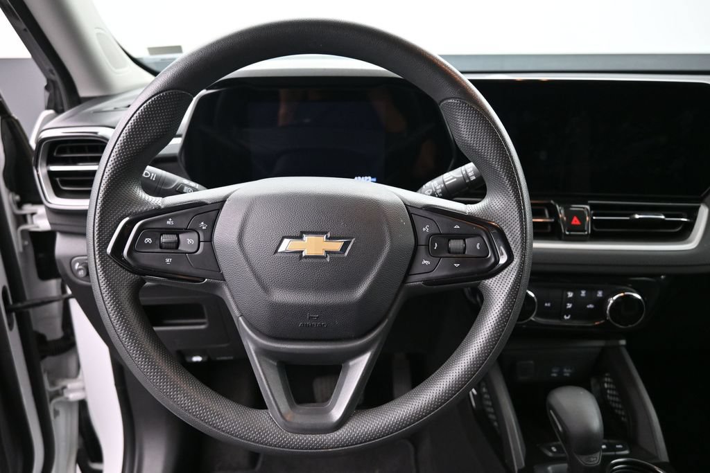 Used 2025 Chevrolet TrailBlazer LT AWD/4WD image 21