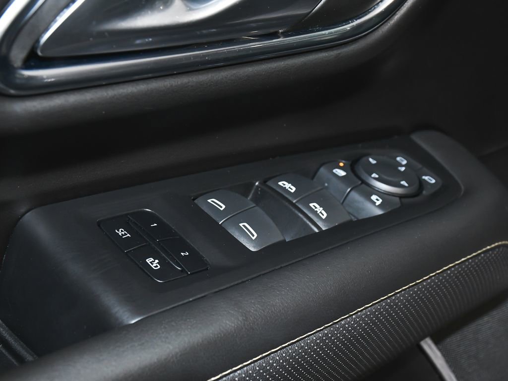 Used 2023 GMC Yukon XL SLT w/ SLT Premium Package image 10