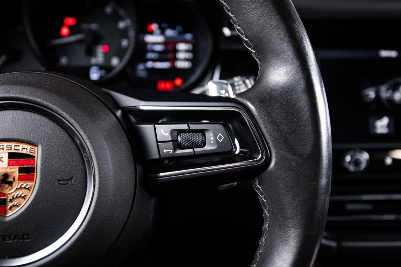 Certified 2024 Porsche Macan AWD/4WD image 16