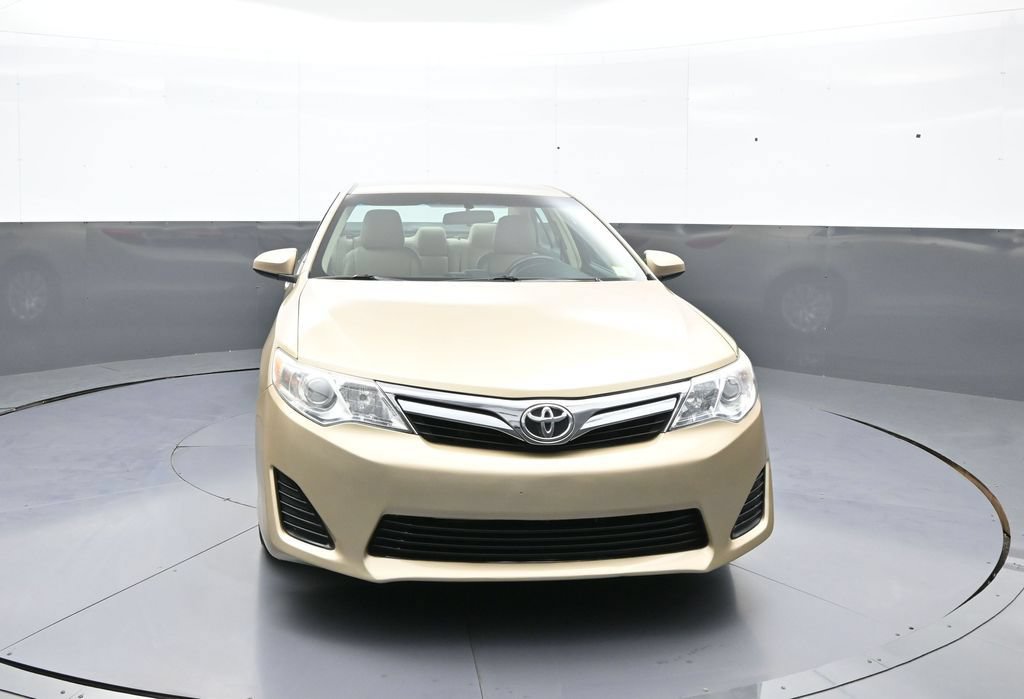 Used 2012 Toyota Camry LE FWD image 2