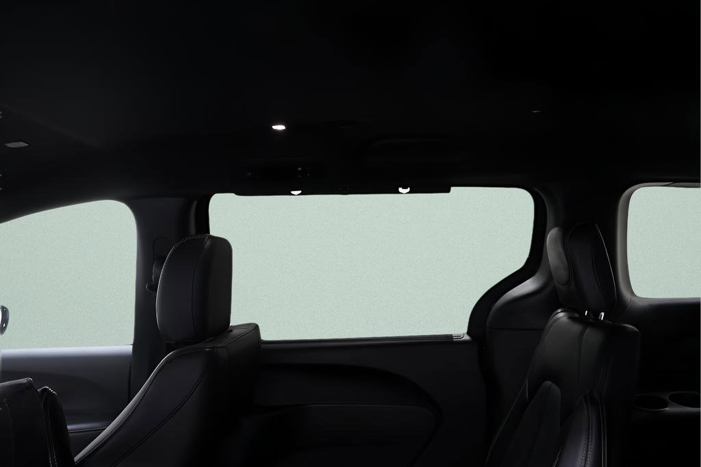 Used 2025 Chrysler Pacifica Select image 32