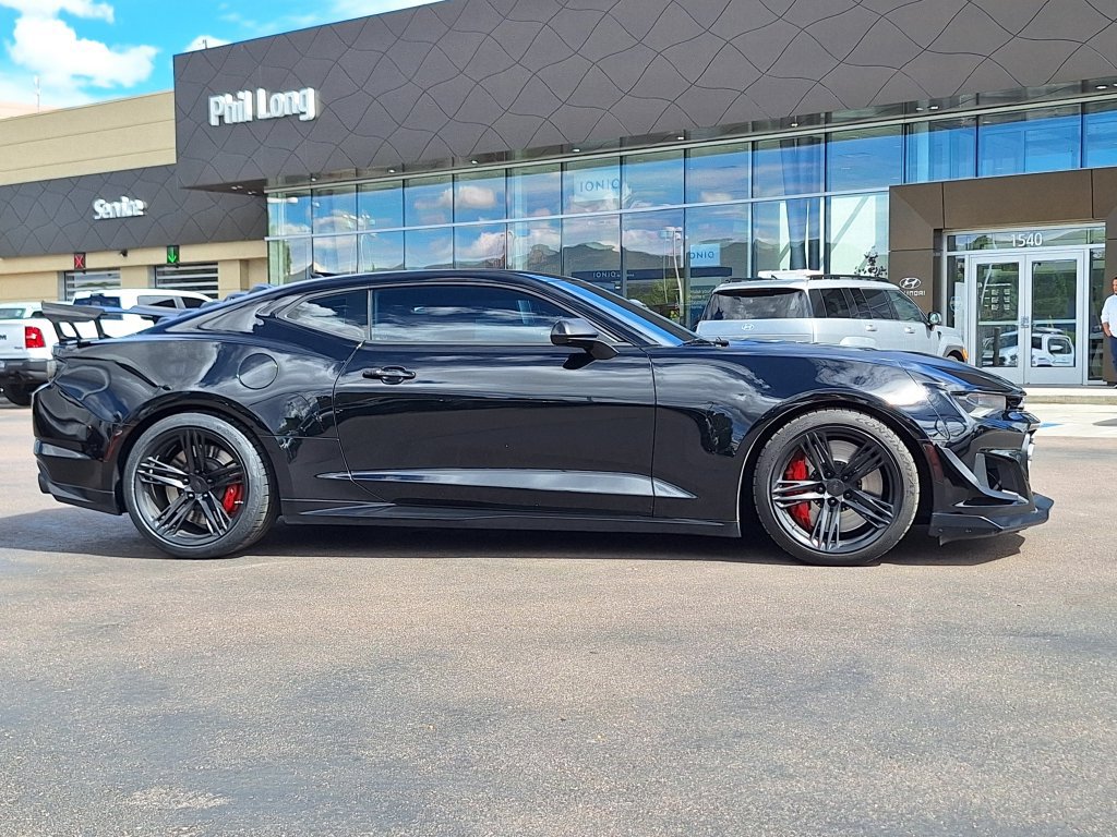 Used 2019 Chevrolet Camaro ZL1 RWD image 2