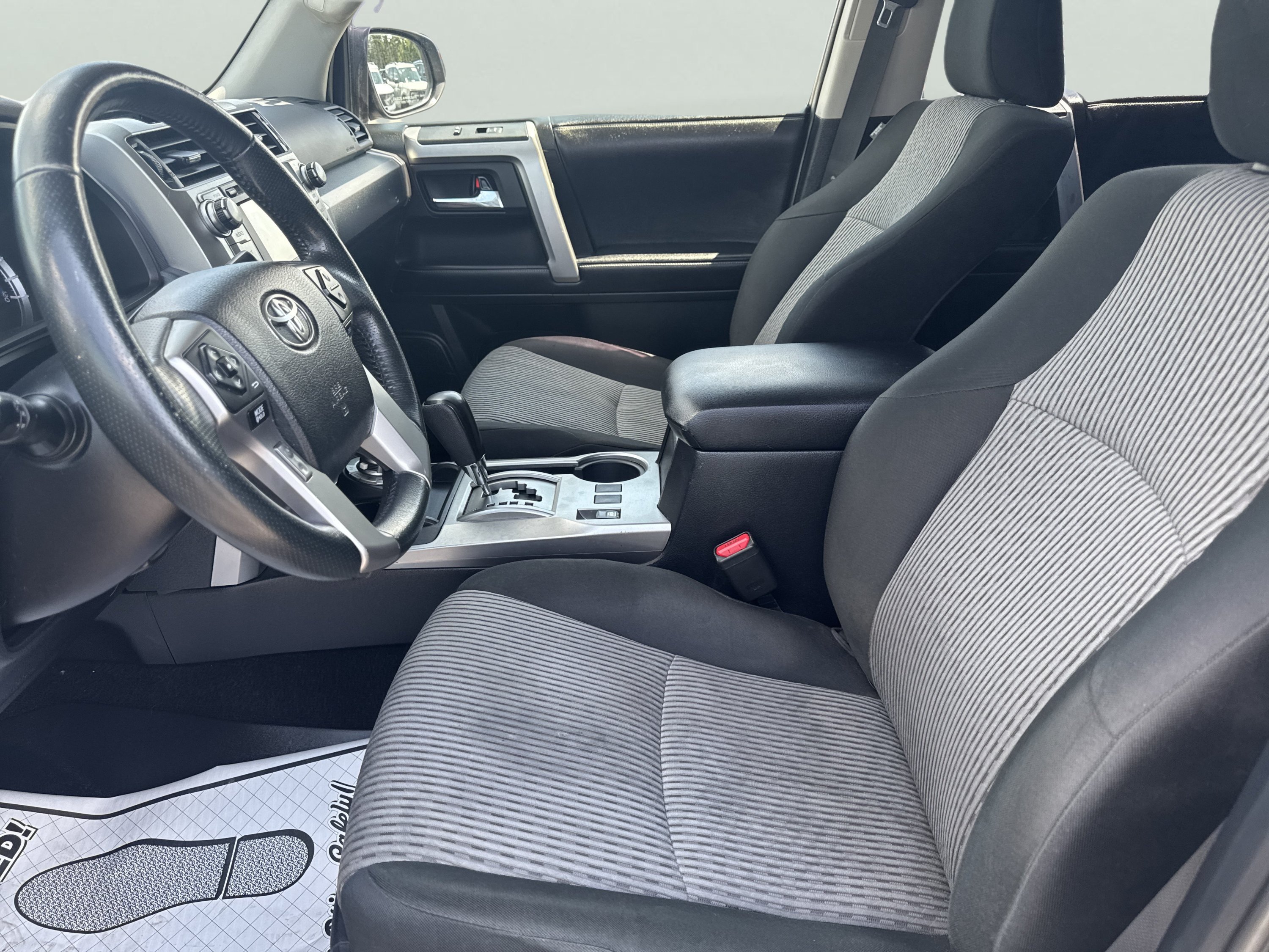 Used 2016 Toyota 4Runner SR5 AWD/4WD image 11