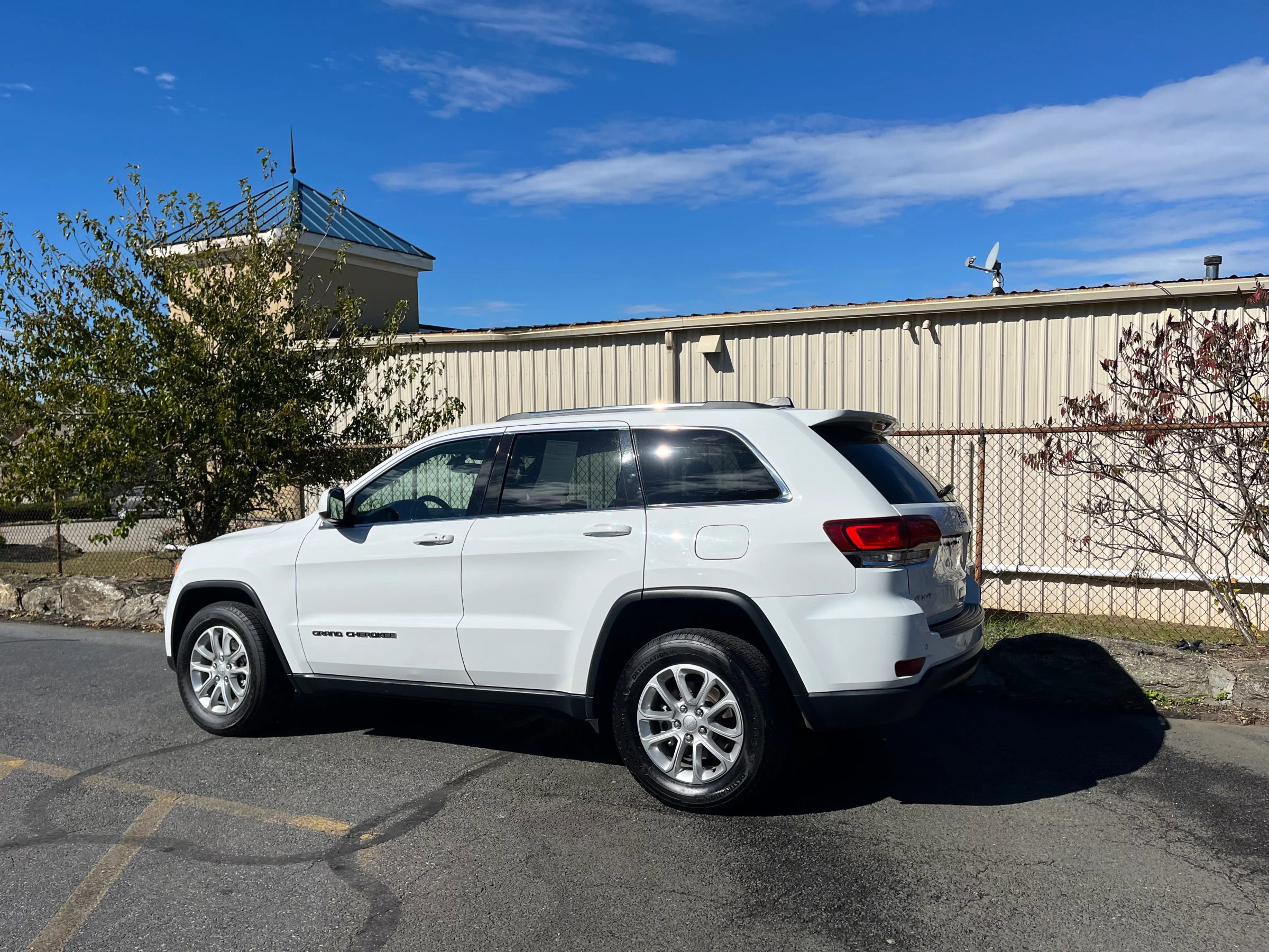 Used 2021 Jeep Grand Cherokee Laredo X image 4