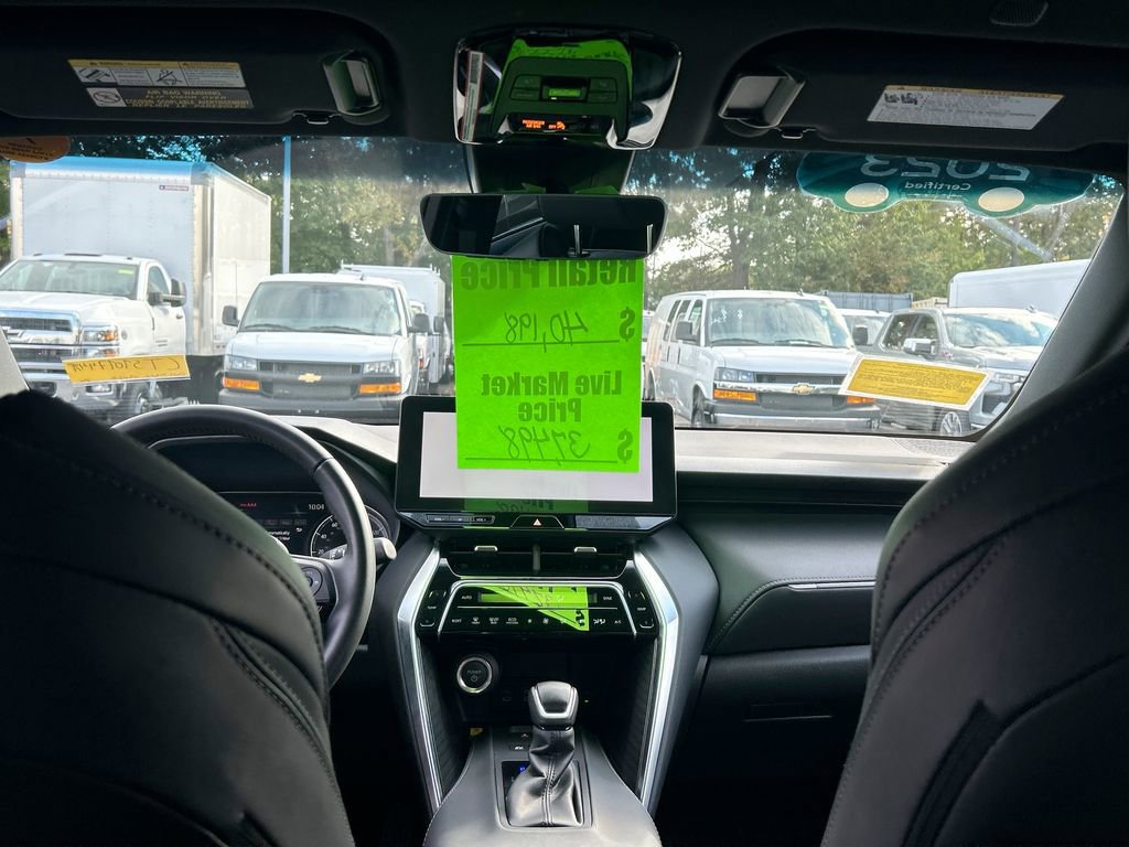 Used 2024 Toyota Venza XLE image 21