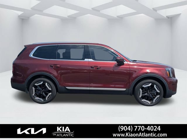 Used 2024 Kia Telluride EX w/ EX Captain's Chair Package FWD image 2