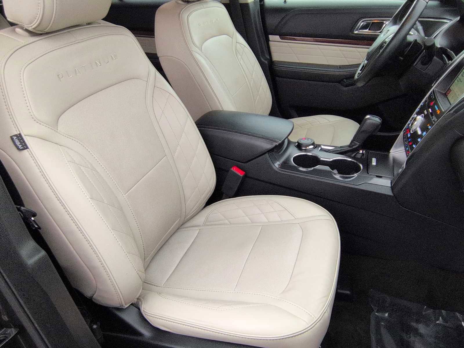 Used 2017 Ford Explorer Platinum image 23