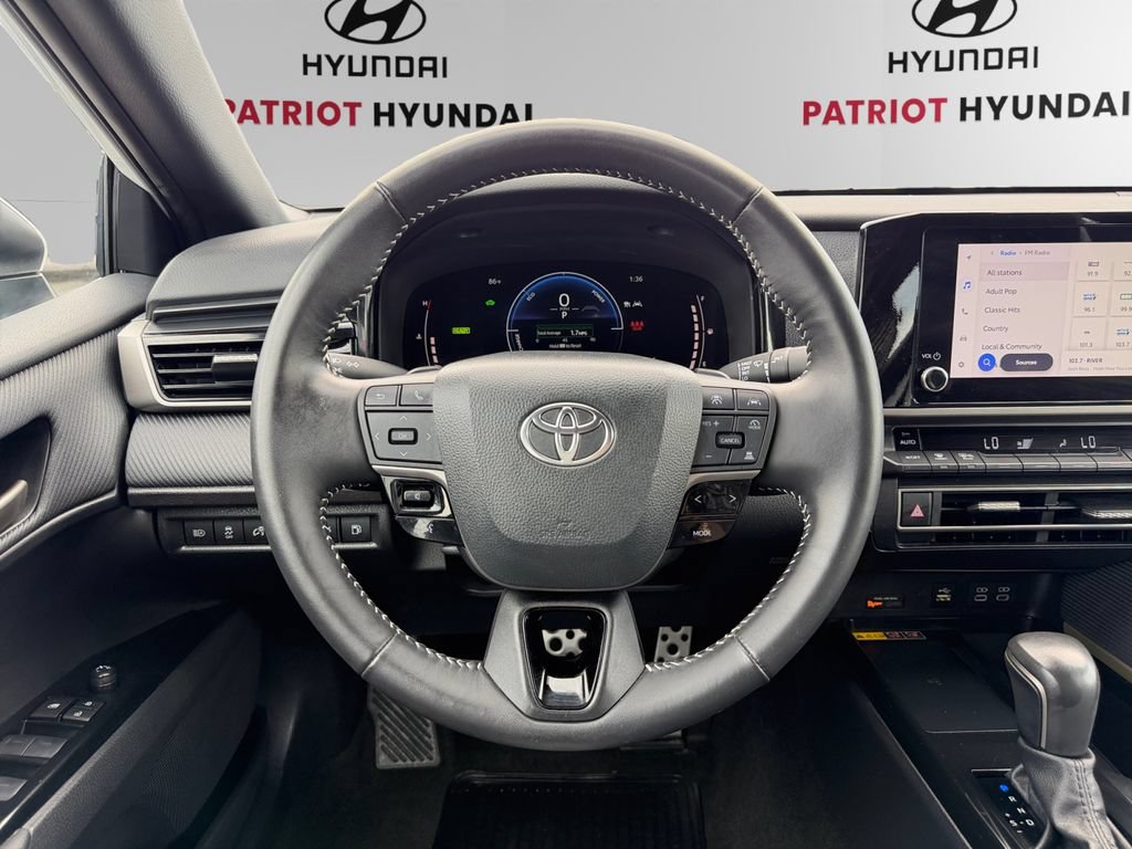 Used 2025 Toyota Camry SE FWD image 12