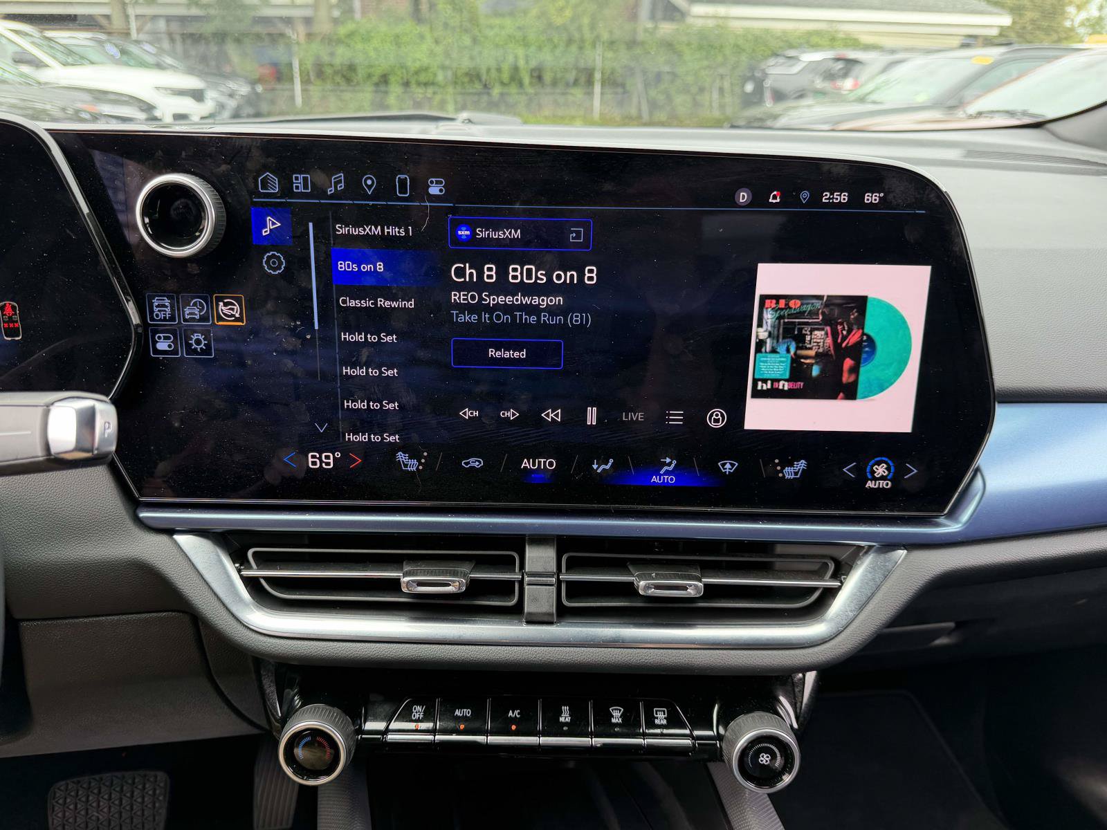Used 2025 Chevrolet Equinox EV LT w/ Convenience Package FWD image 33