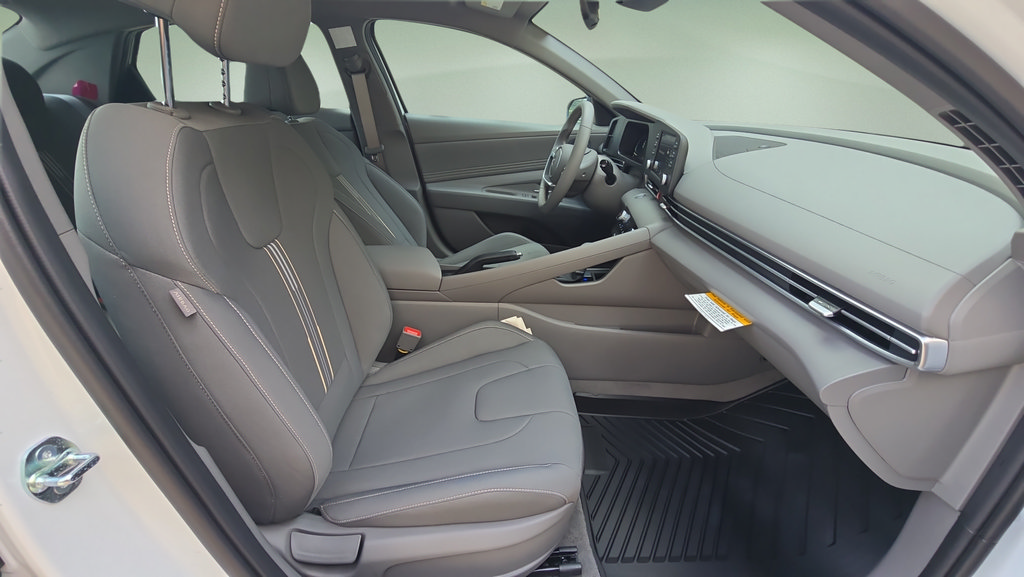 New 2026 Hyundai Elantra Sport FWD image 7