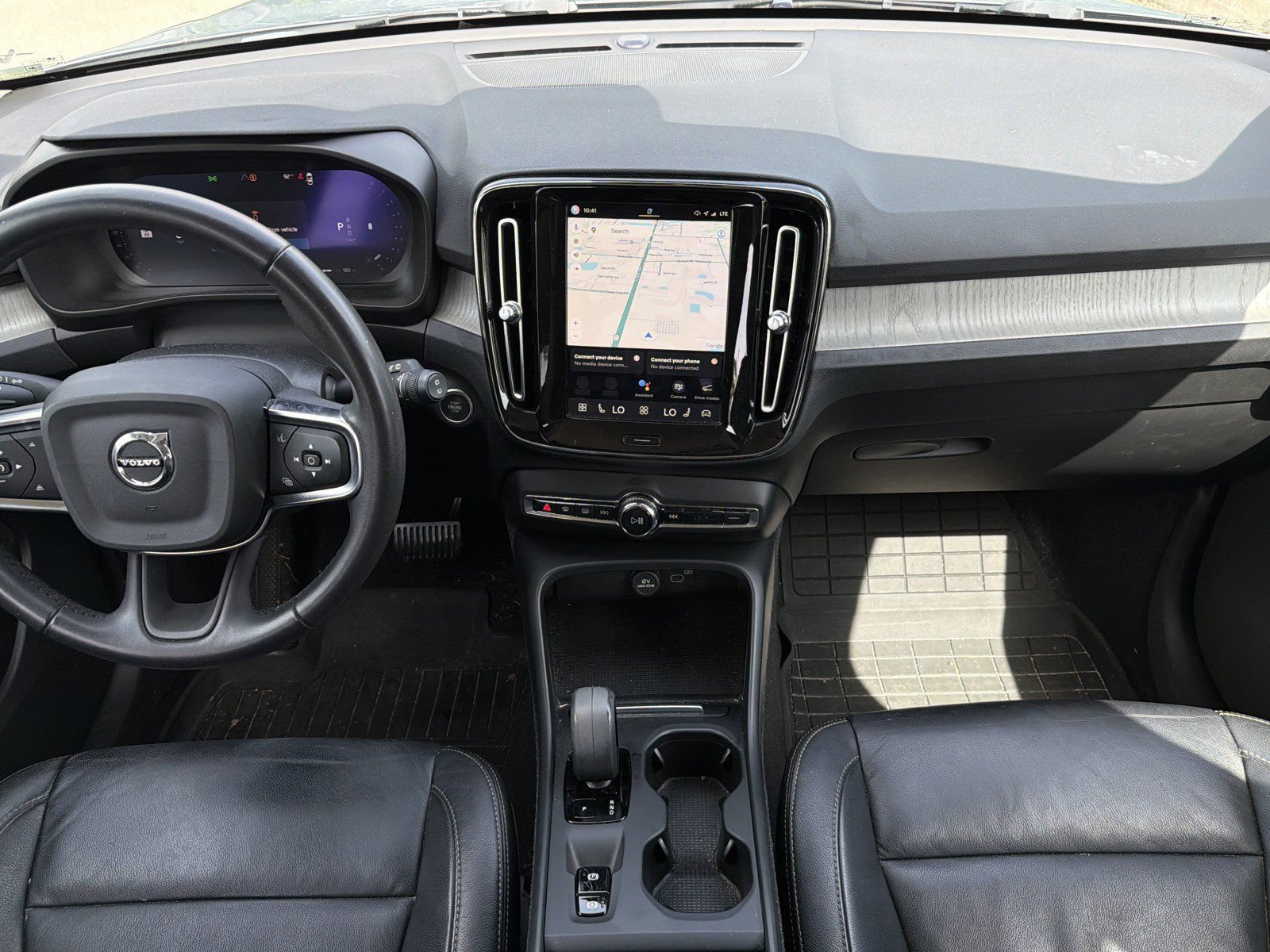 Used 2023 Volvo XC40 B4 Core w/ Convenience Package FWD image 15