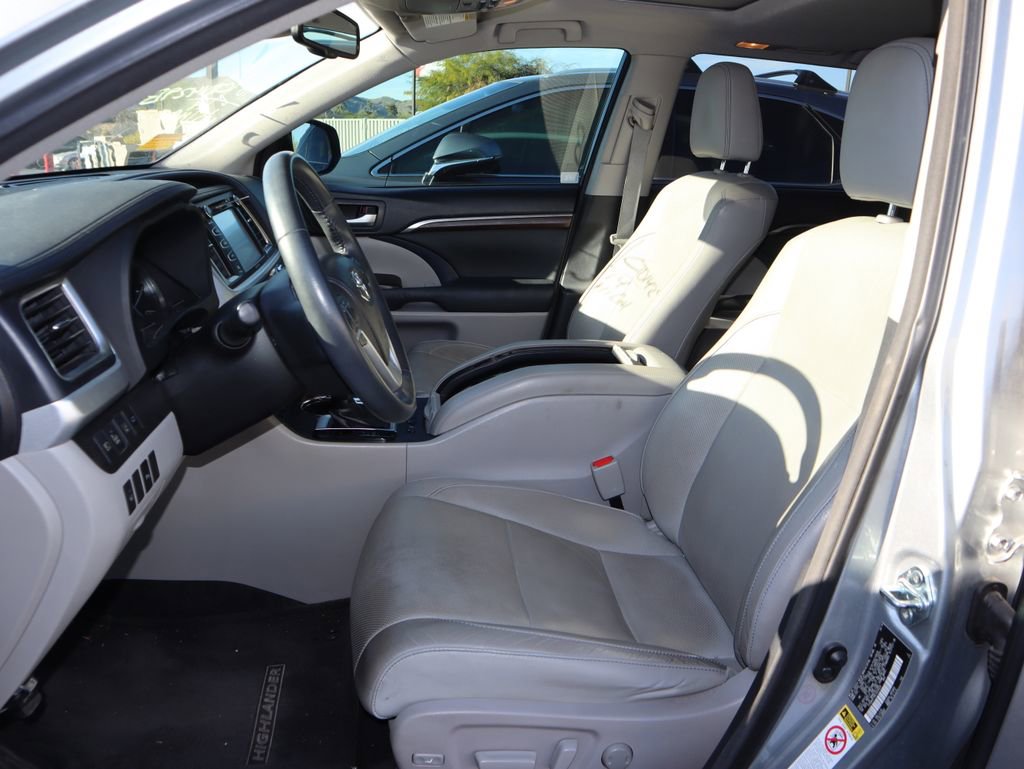Used 2014 Toyota Highlander Limited image 9