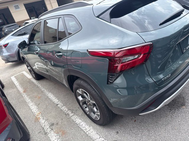 Used 2025 Chevrolet Trax LT FWD image 8