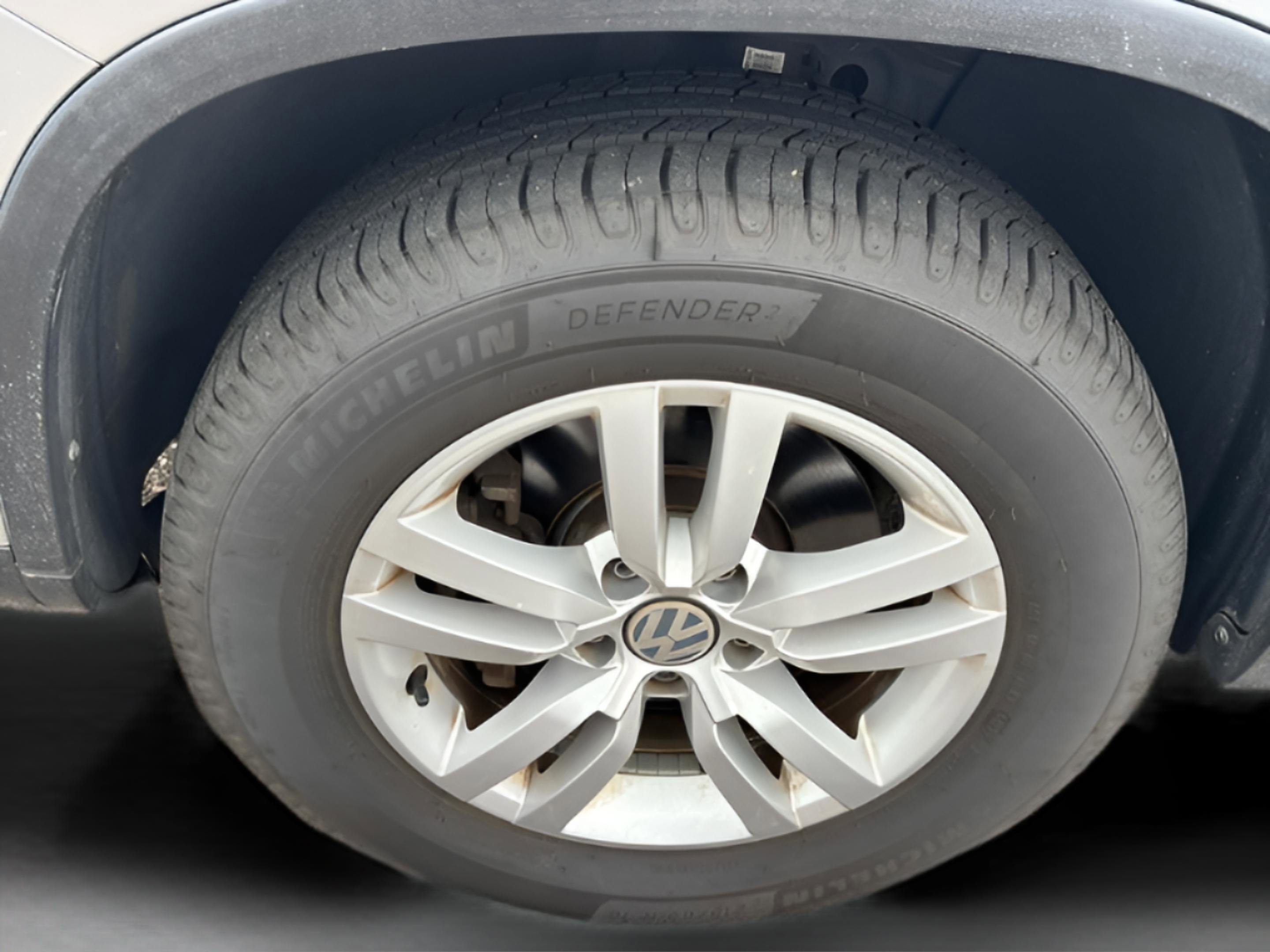 Used 2013 Volkswagen Tiguan S image 29