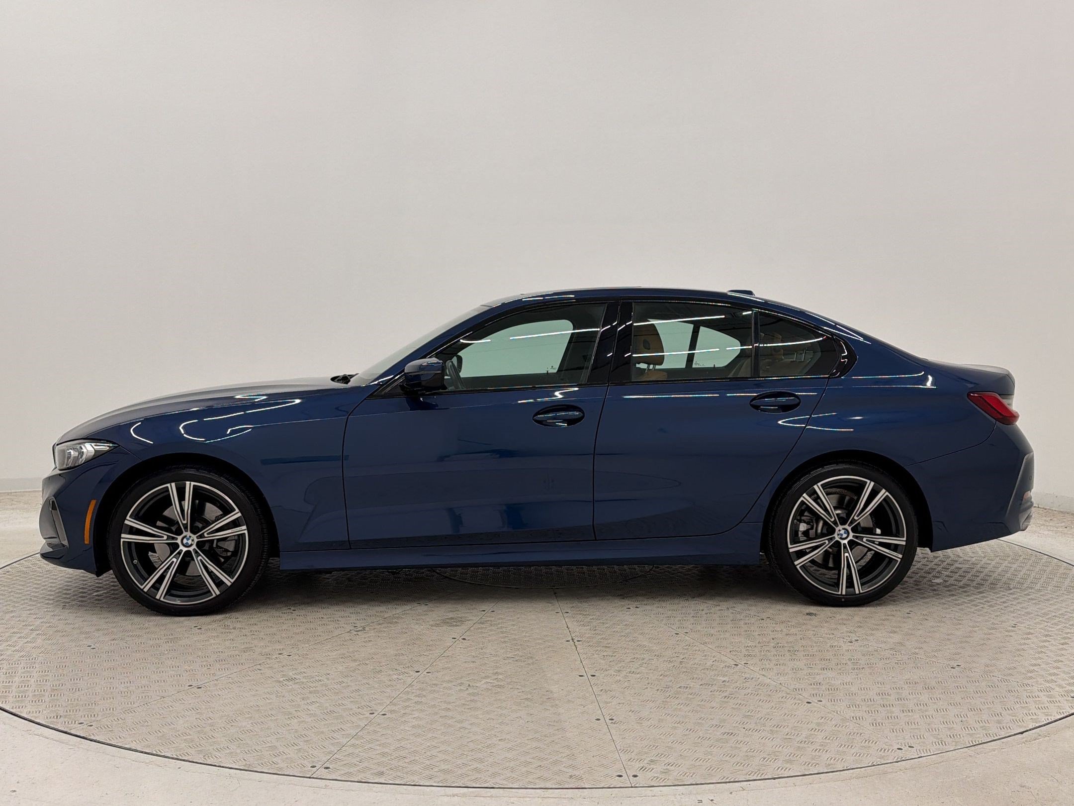 Used 2023 BMW 330i Sedan w/ Premium Package RWD image 2