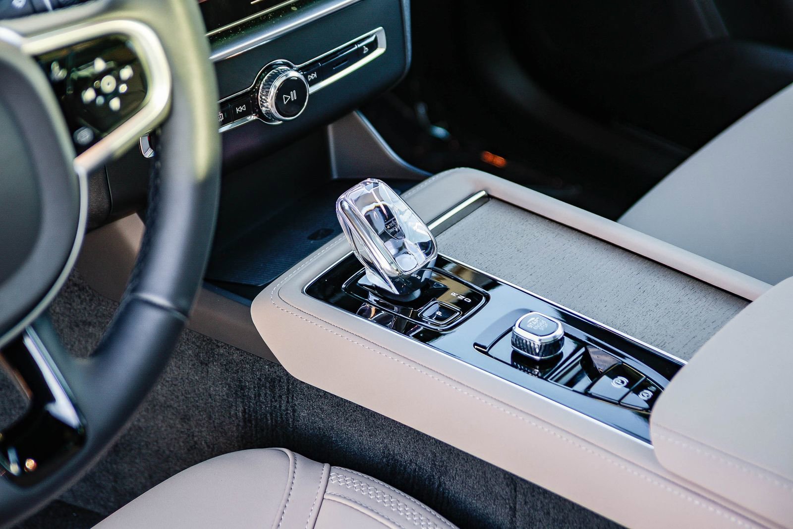 Certified 2026 Volvo XC90 B6 Plus w/ Protection Package image 23