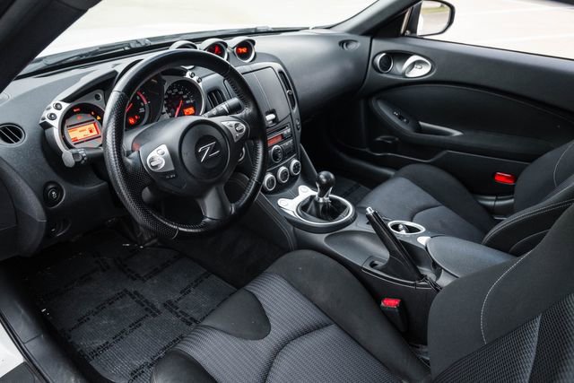 Used 2011 Nissan 370Z Touring w/ Sport Pkg image 2