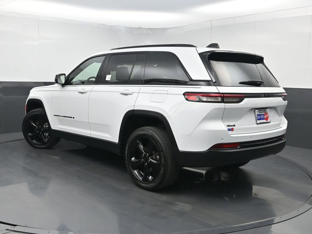 Used 2023 Jeep Grand Cherokee Altitude AWD/4WD image 25