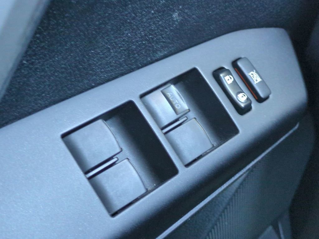 Used 2018 Toyota RAV4 LE image 22