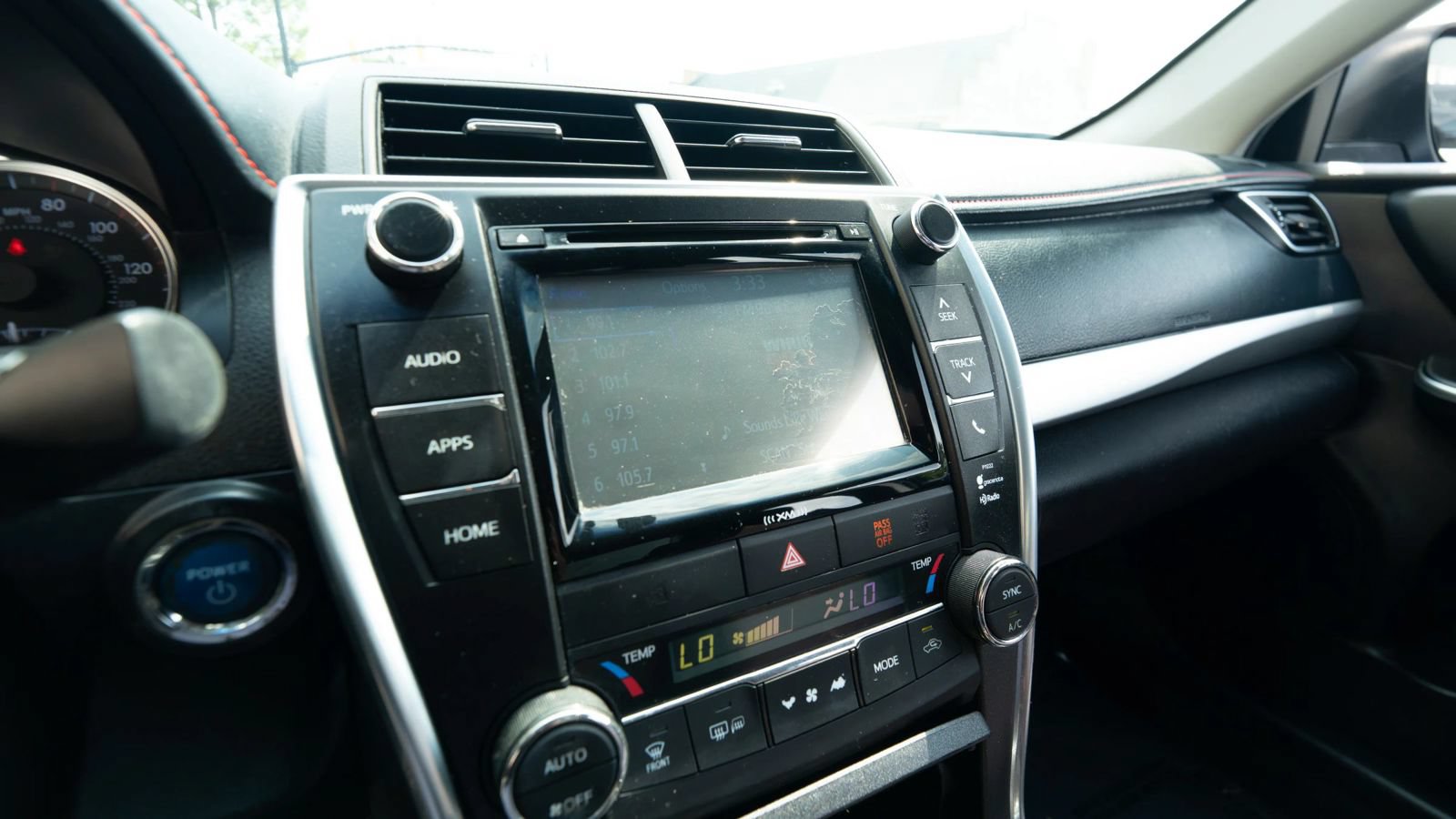 Used 2016 Toyota Camry SE FWD image 32