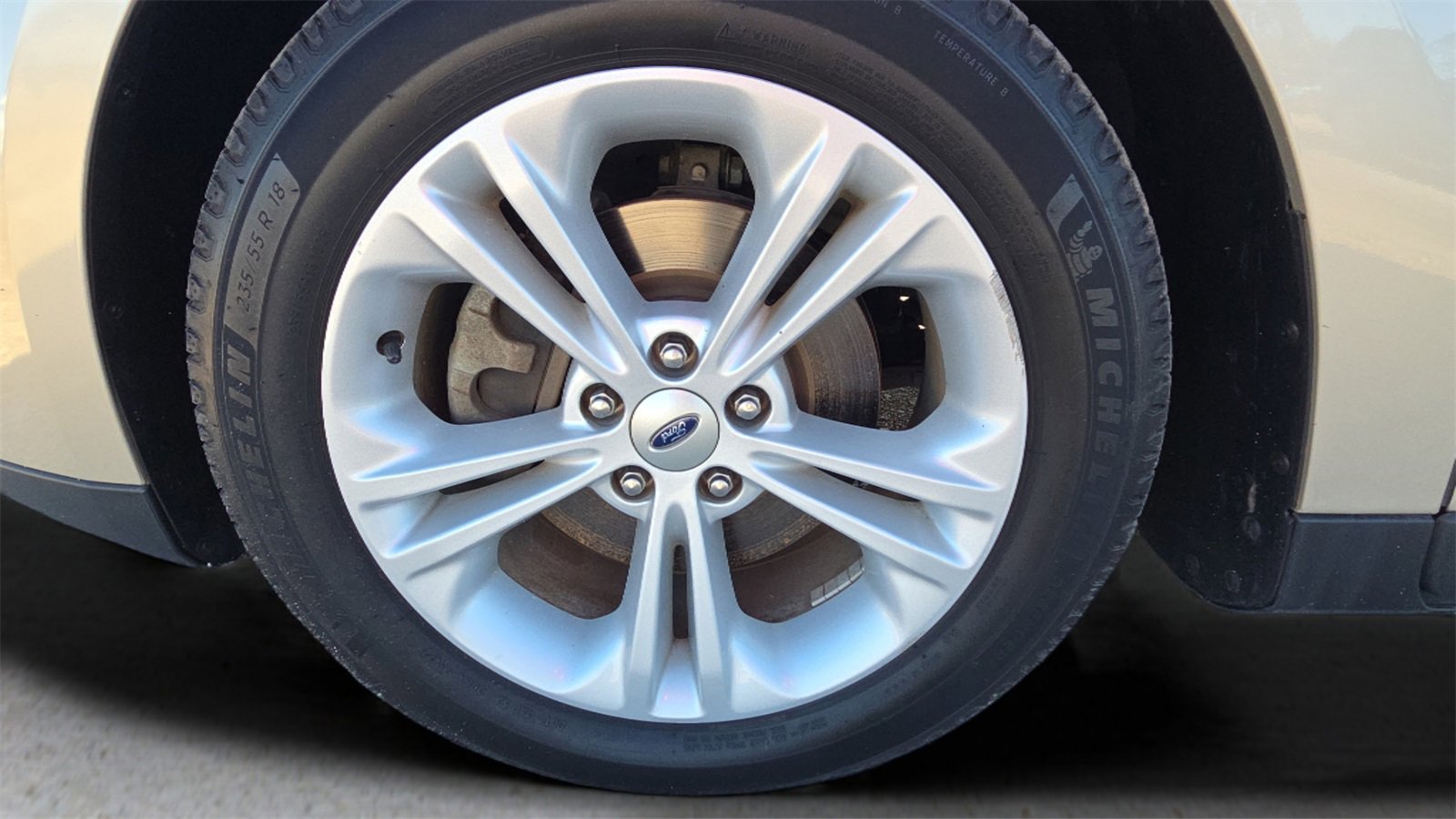 Used 2018 Ford Taurus SE image 19