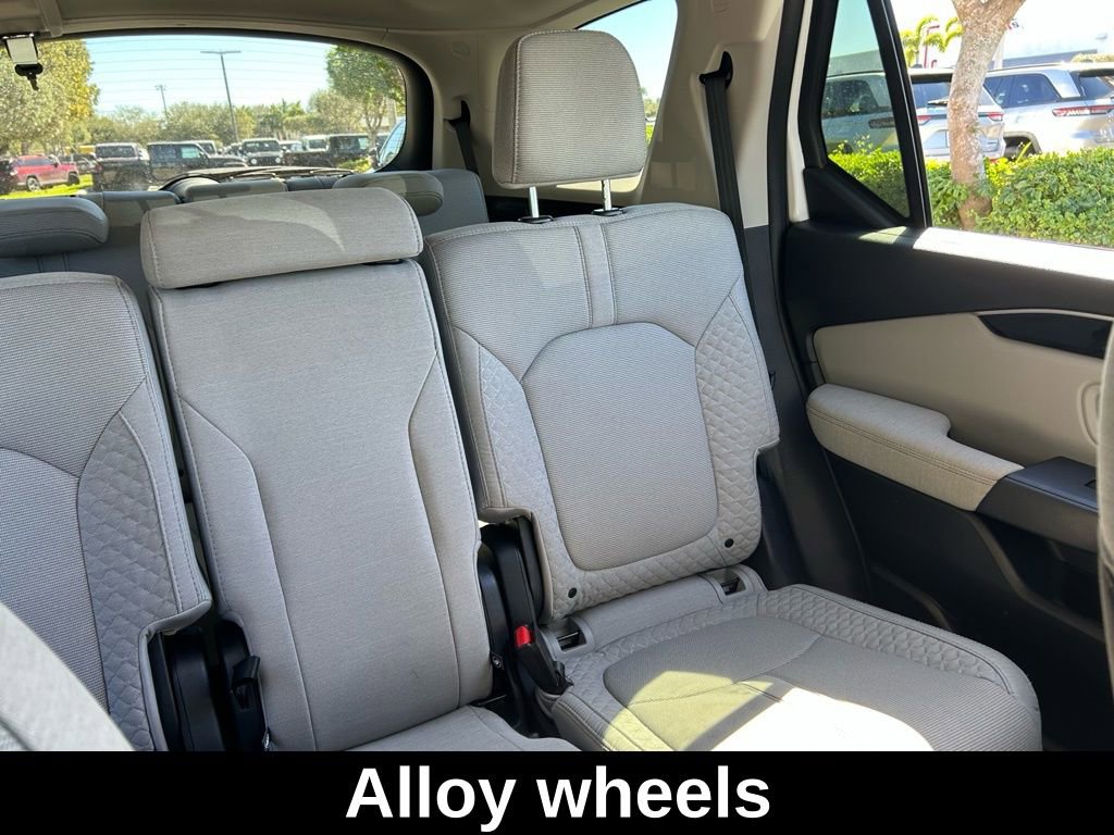 Used 2023 Honda Pilot LX image 15