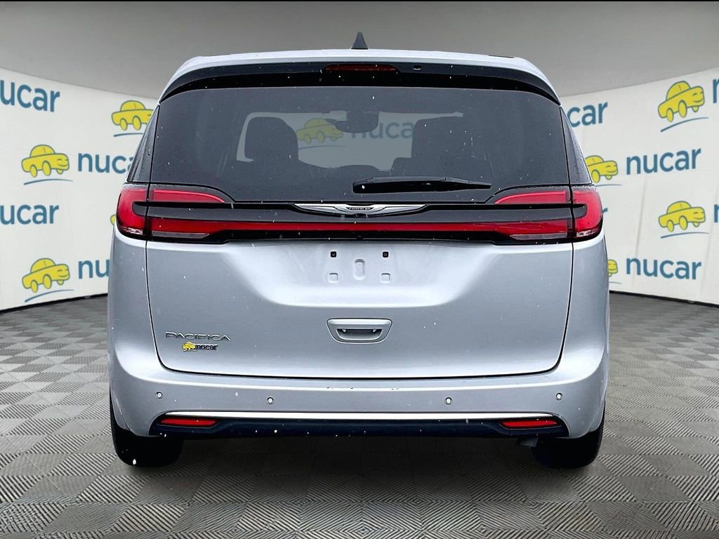 Used 2024 Chrysler Pacifica Touring-L image 5