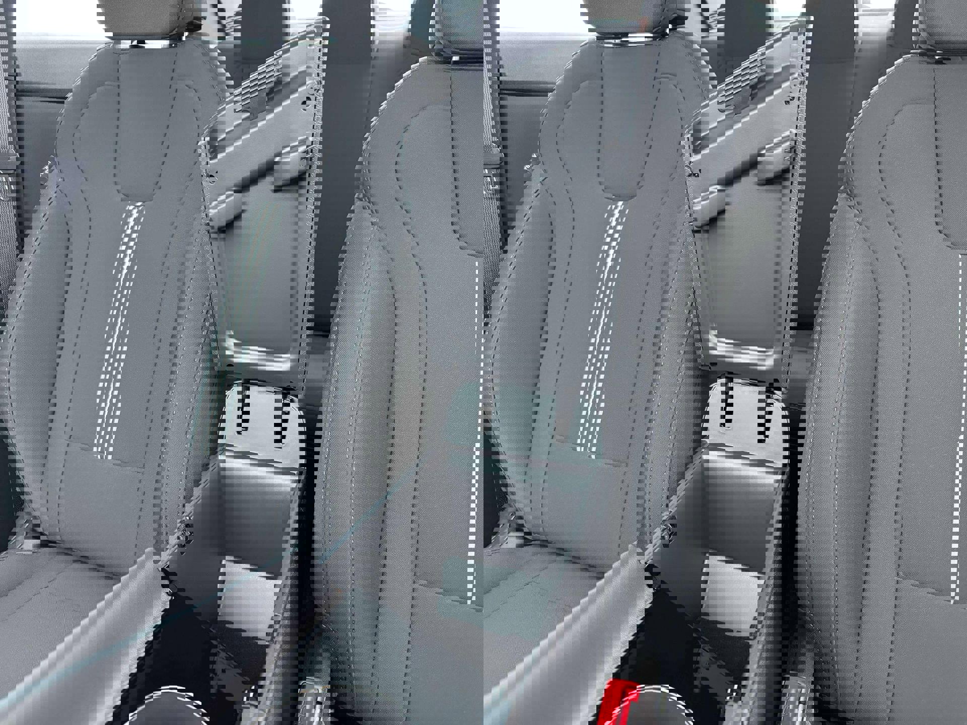 New 2025 Hyundai Elantra SEL image 18