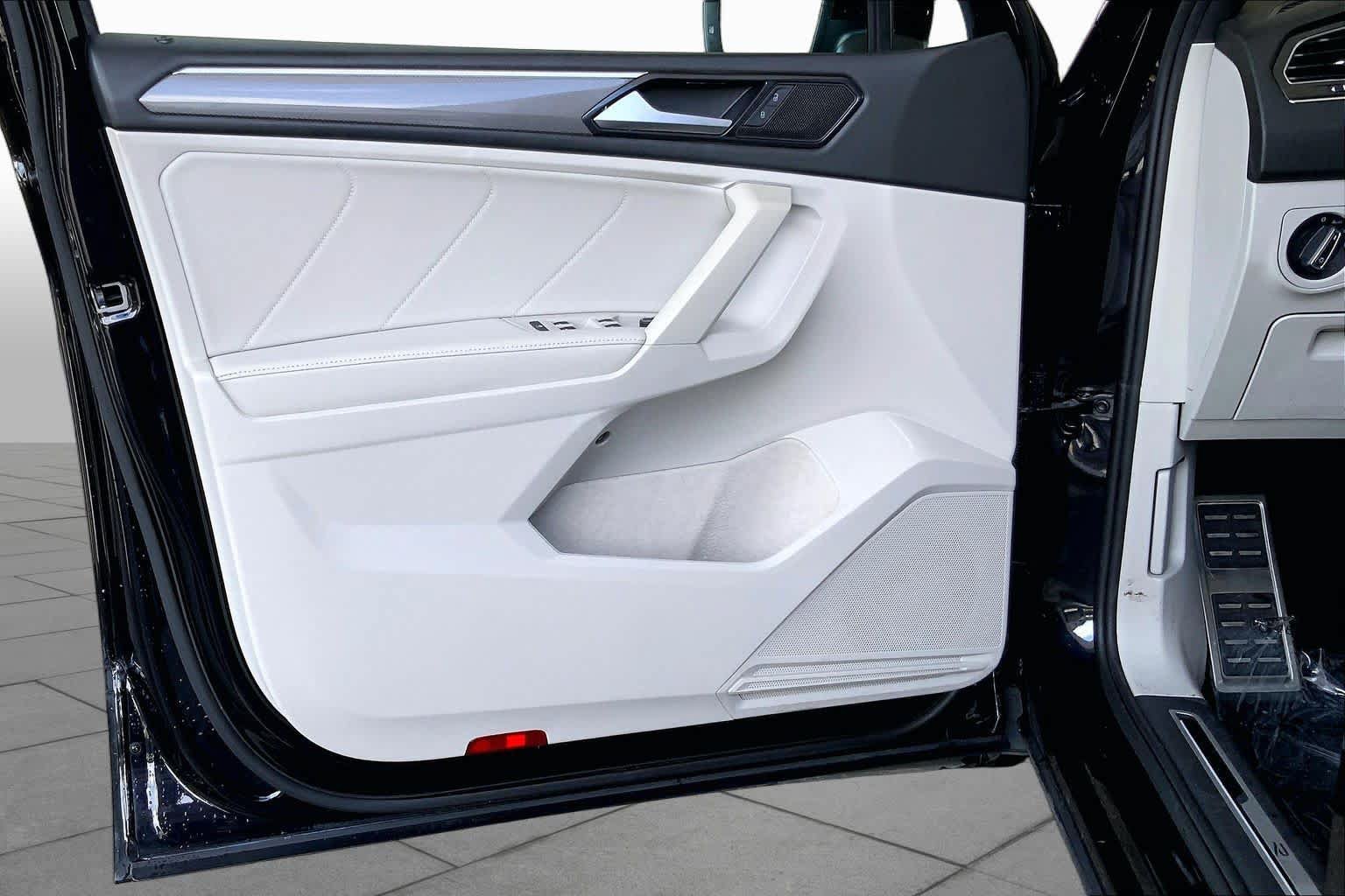 Used 2023 Volkswagen Tiguan SE R-Line FWD image 22