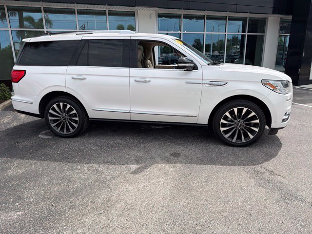 Used 2018 Lincoln Navigator Select w/ Technology Package AWD/4WD image 8