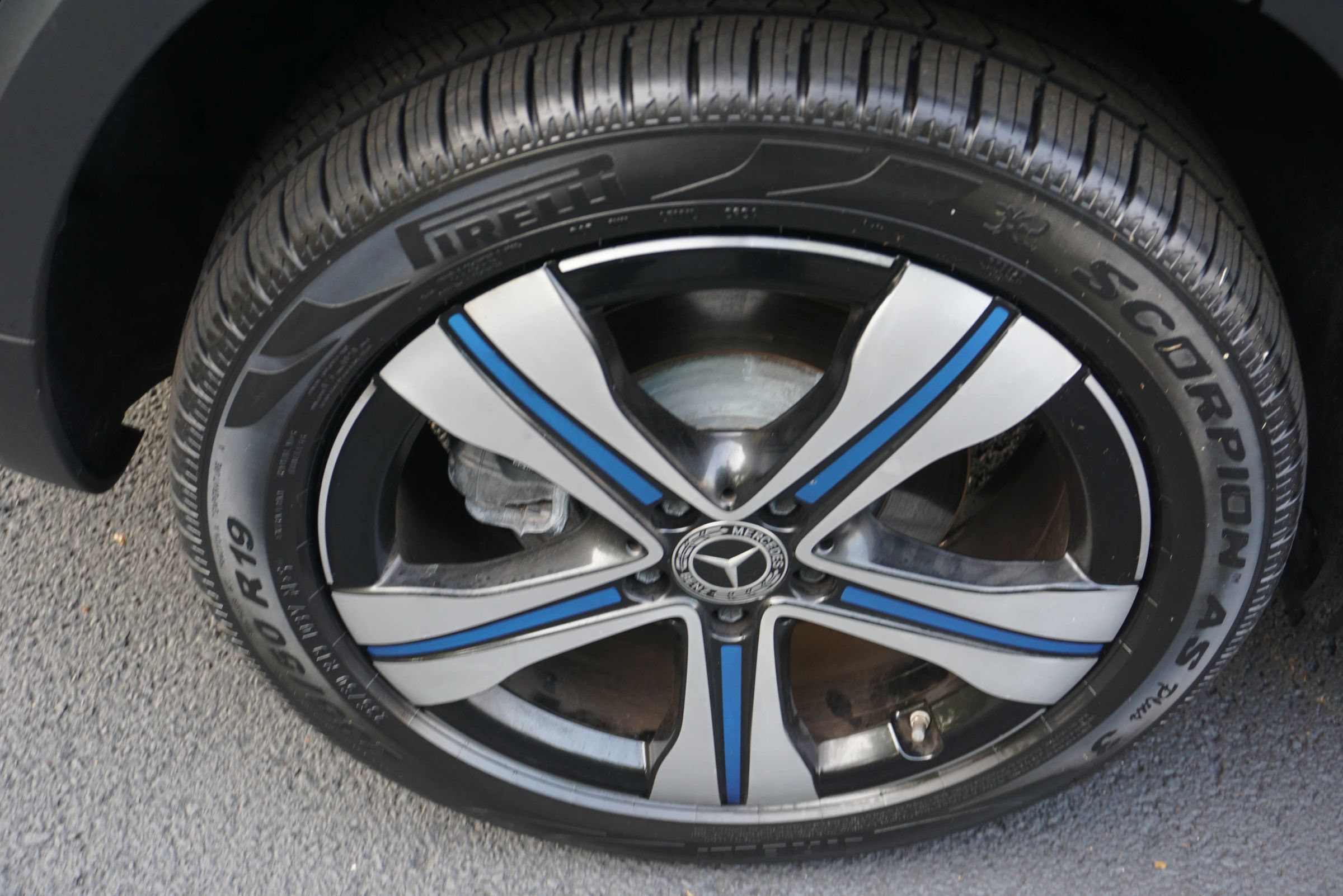 Used 2022 Mercedes-Benz EQB 350 4MATIC w/ Pinnacle Package image 13