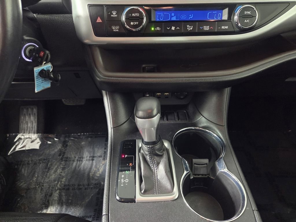 Used 2019 Toyota Highlander Plus FWD image 15