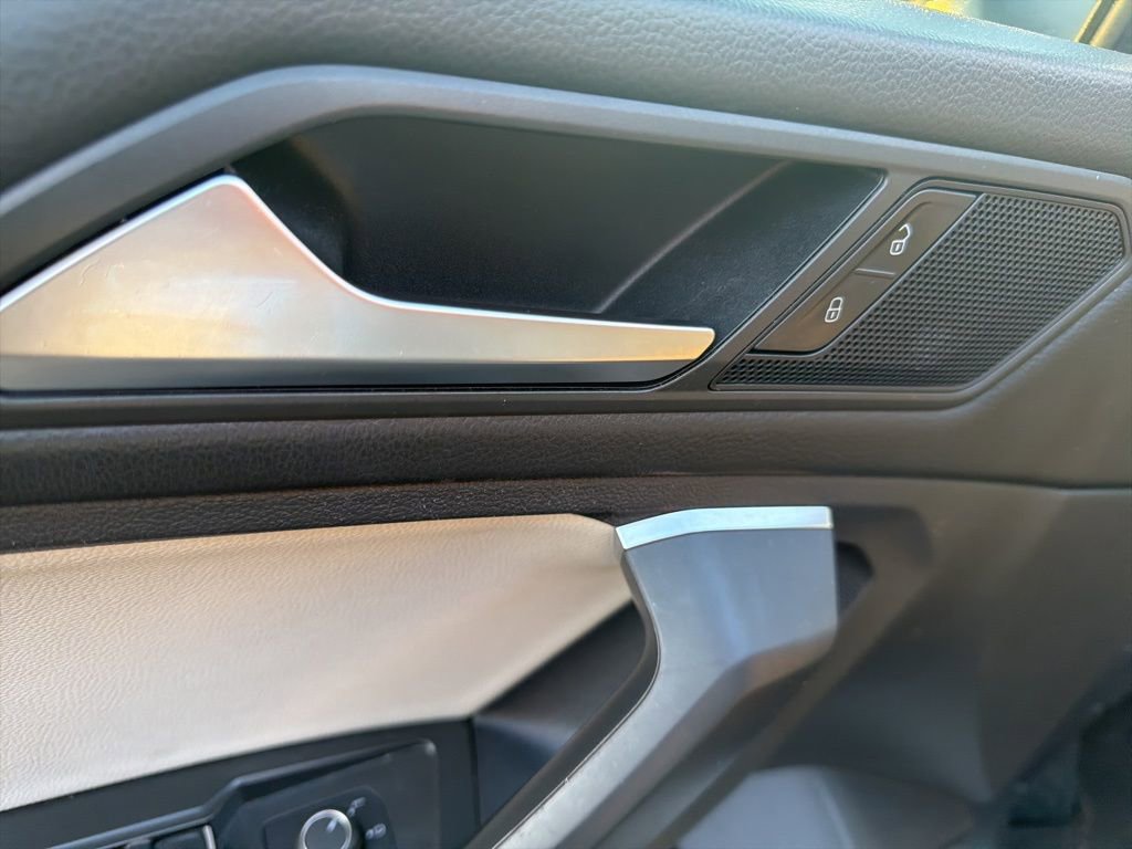 Used 2019 Volkswagen Tiguan S image 12