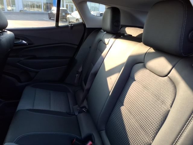 New 2026 Chevrolet Trax LT w/ Midnight Edition FWD image 11